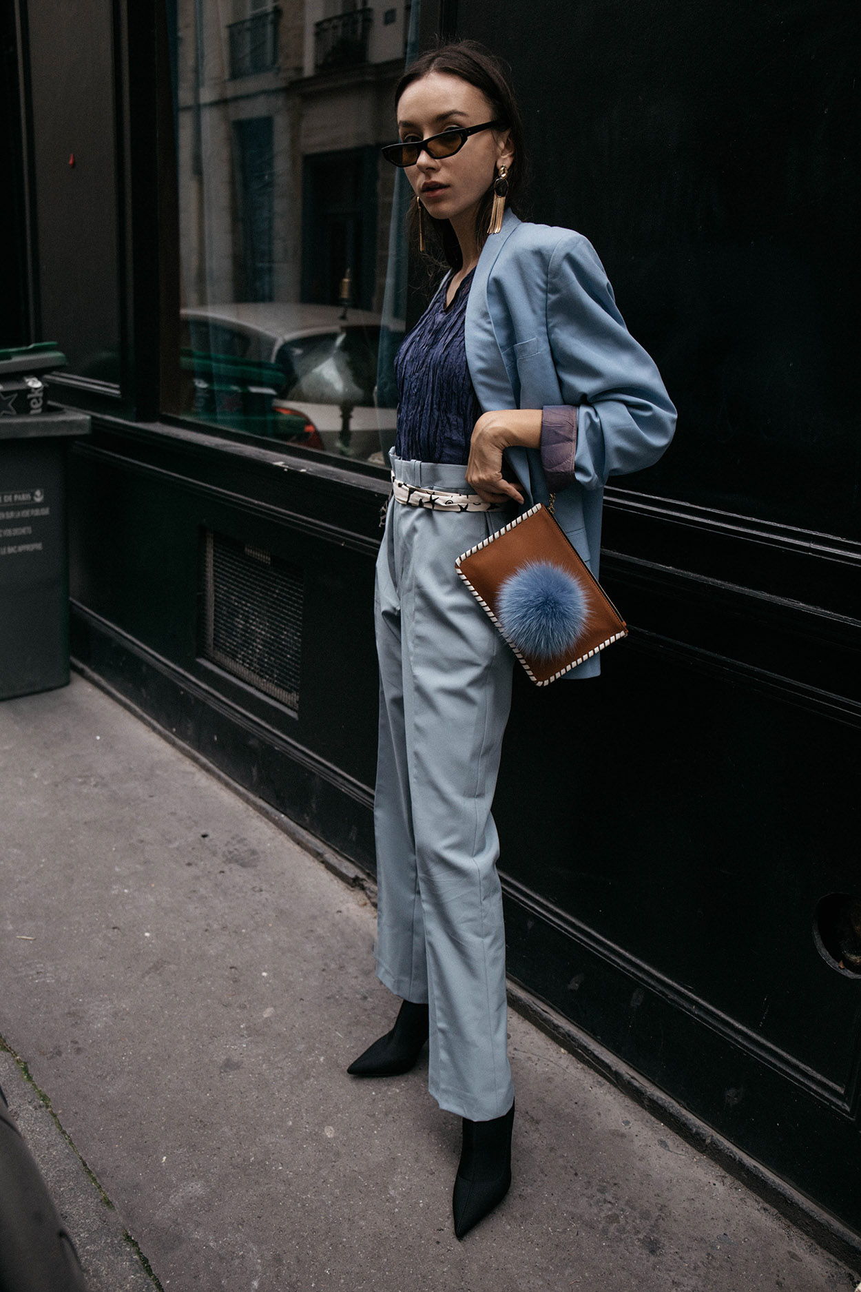 Blue-masculine-suit-paris-fashion-week-street-style-les-petits-joueurs-clutch-balenciaga-retro-sunglasses-thefashioncuisine.jpg