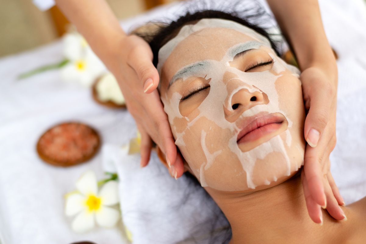 Perawatan kulit dengan skincare berbahan alami