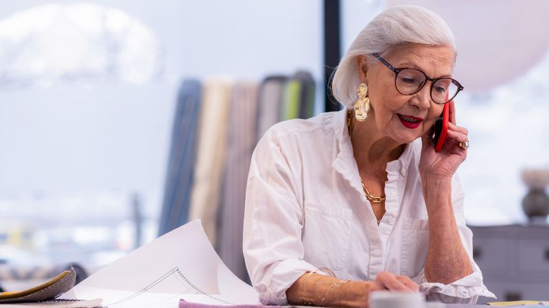 lady-at-desk.jpg