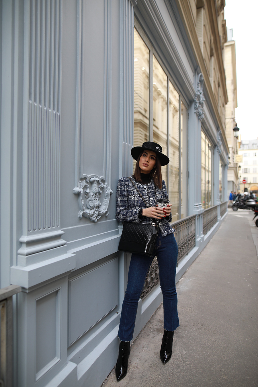 Jeans-e-chapéu-para-o-desfile-de-CHANEL-camila-coelho2.jpg