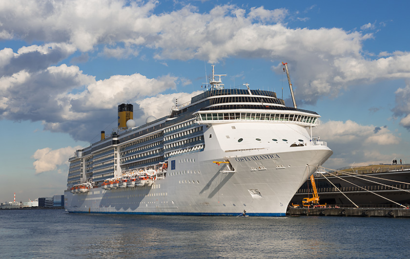 Photo : Costa Atlantica, the large Italian cruise ship where the cluster occurred