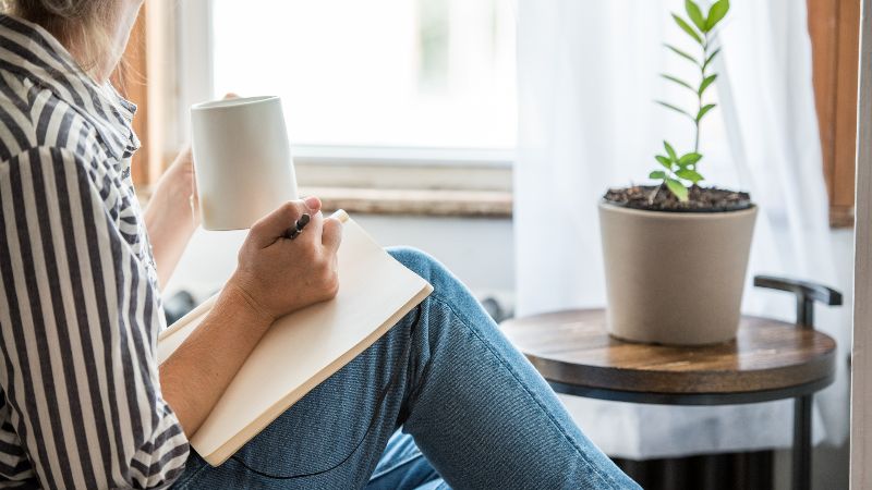 lady-reading.jpg