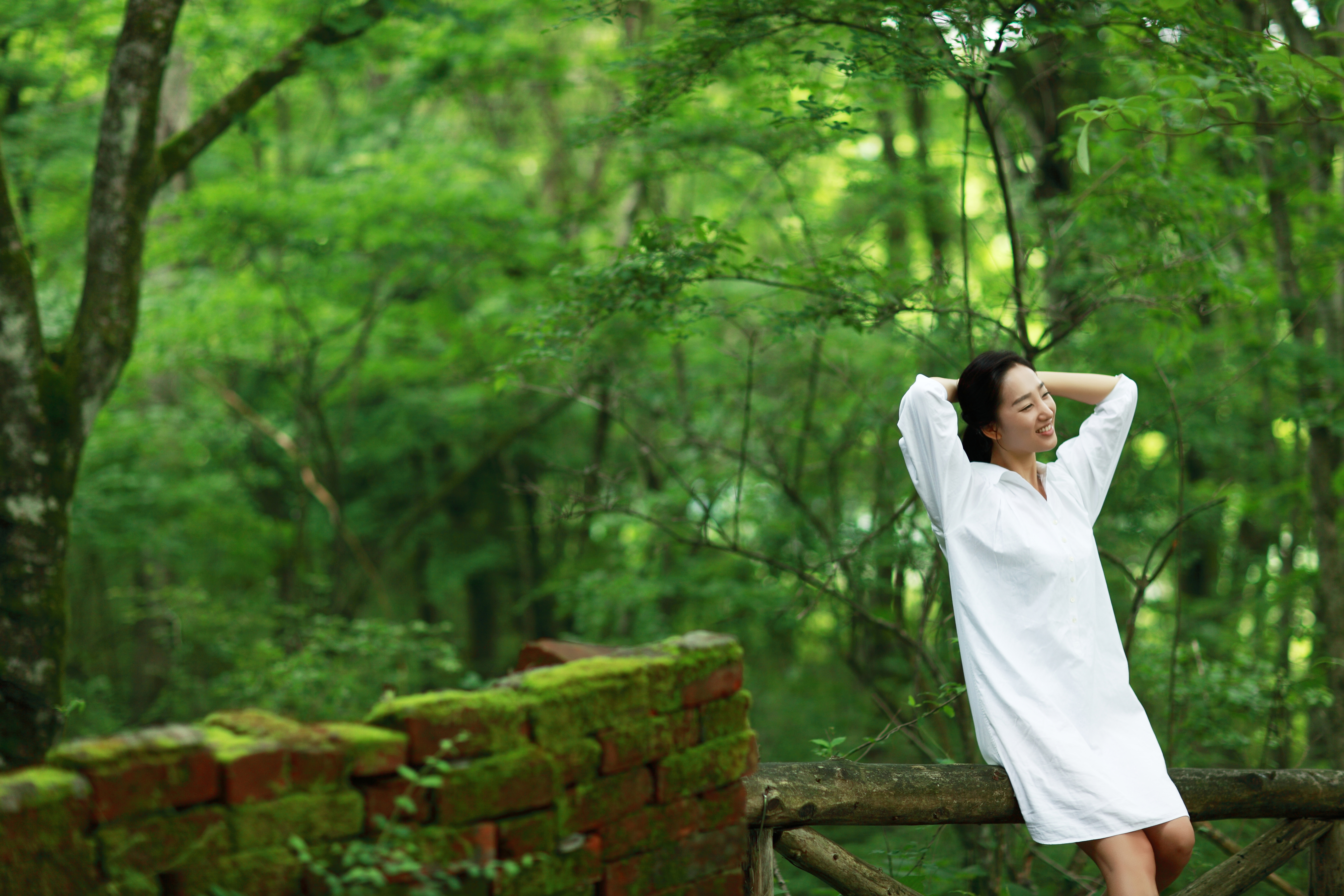 Young woman relaxing in park