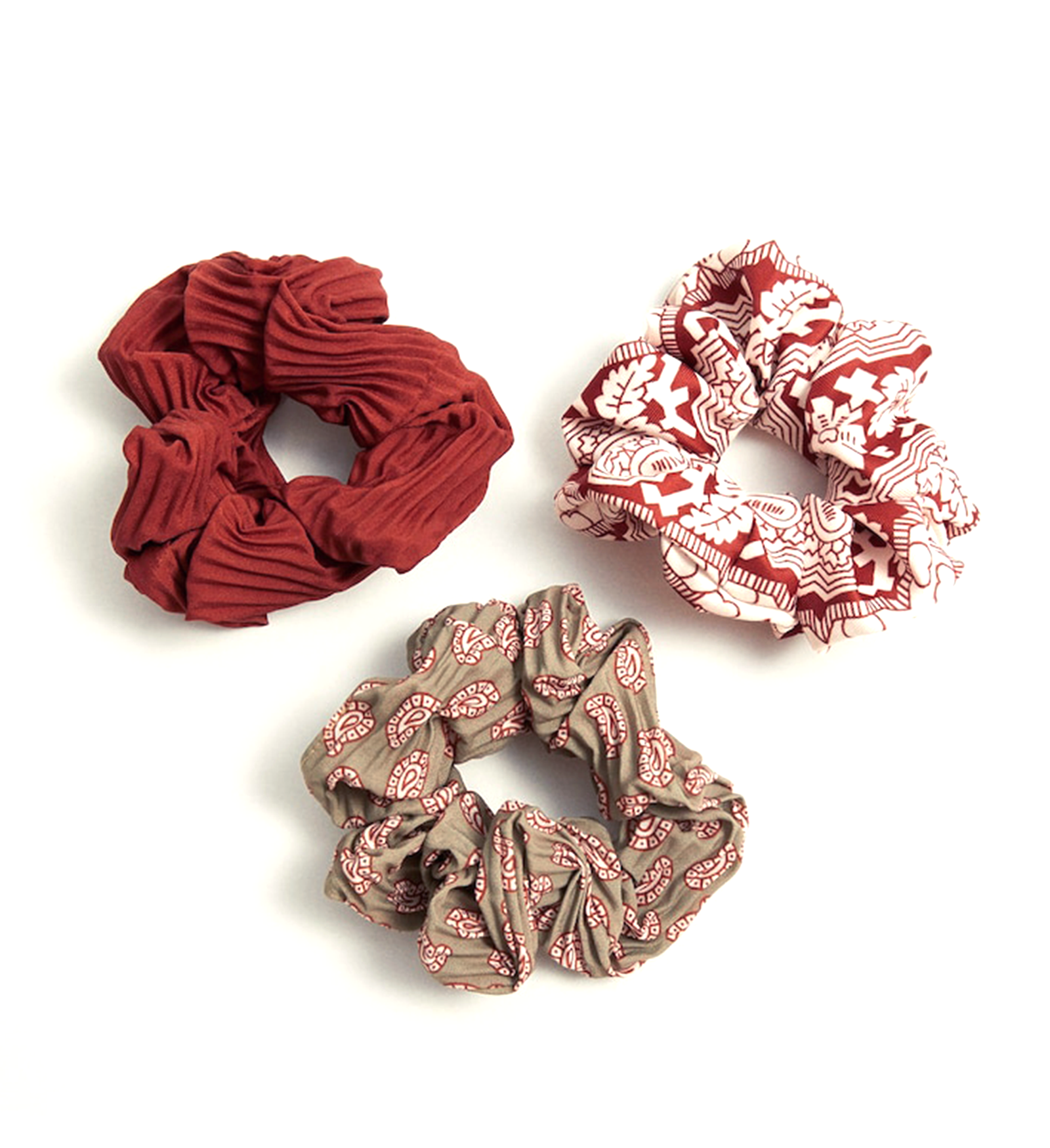 JF19_INT13_Artikel_Image_Hairstyle_Scrunchie_Revival_1600 × 1749_03.png